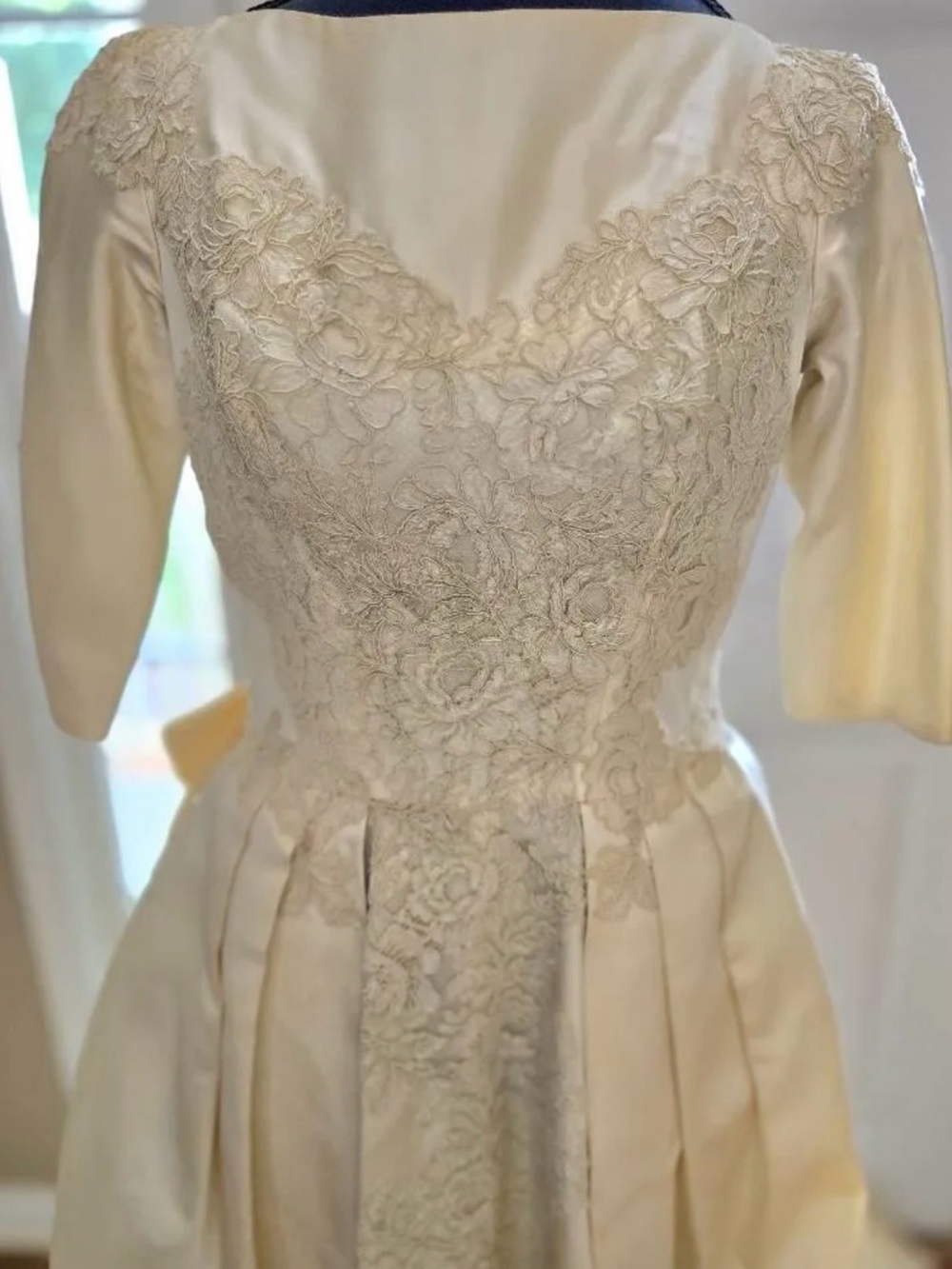 Jessica Cream Backless Bridal Ball Gown with Bow - Picture 4 of 16